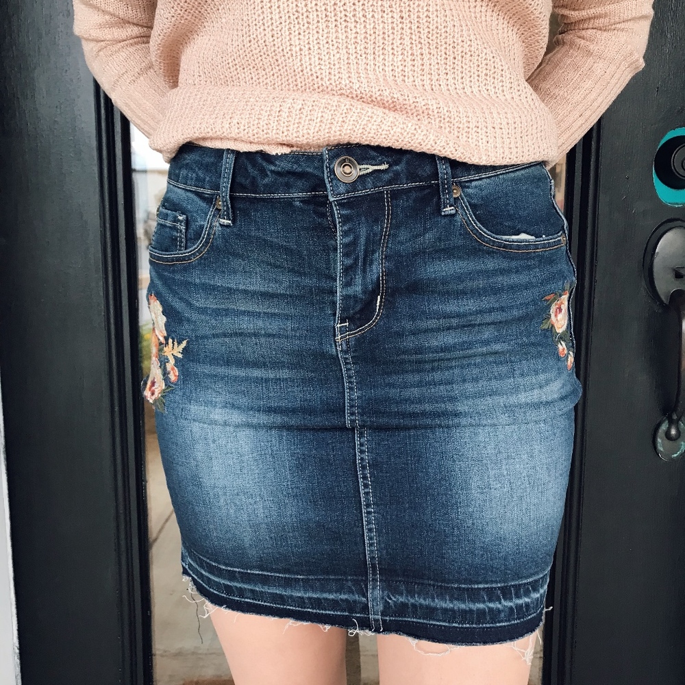 **CLEARANCE** Denim Embroidered Flowers Skirt